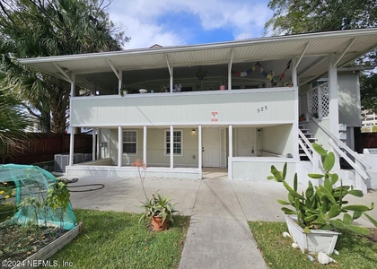 925 Phillips Street - Photo 1