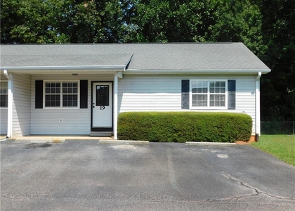 137 Riverside Circle - Photo 1