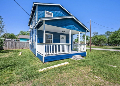 517 Center Street - Photo 1