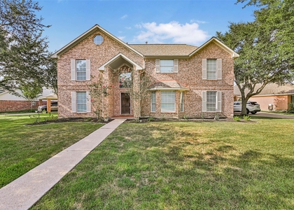 313 Winding Oak Lane S - Photo 1