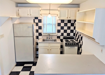 1807 Oxford Street - Photo 1