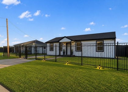 5233 Higgins Street - Photo 1