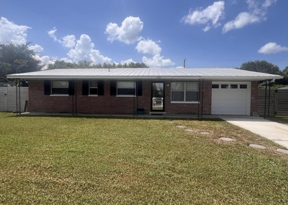 2407 Lakeview Drive - Photo 1