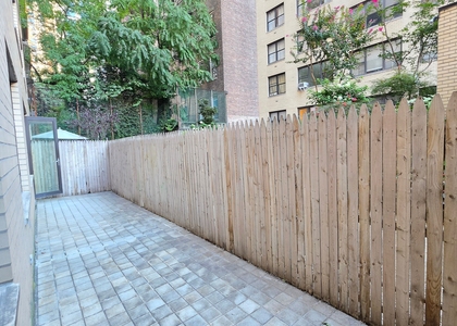 East 49 Street - Photo 1