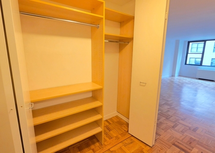 East 49 Street - Photo 1