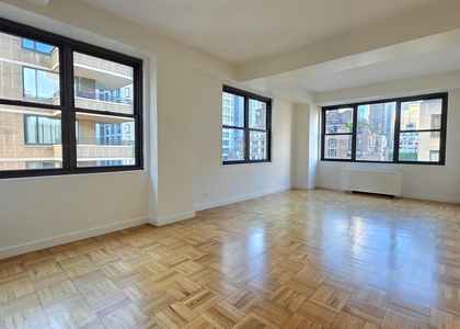 East 49 Street - Photo 1