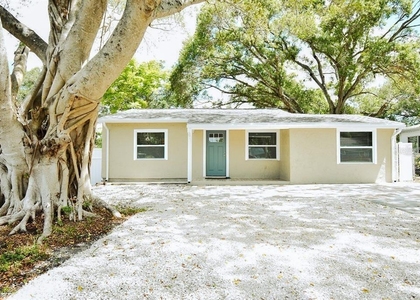 1000 8th Avenue Sw - Photo 1