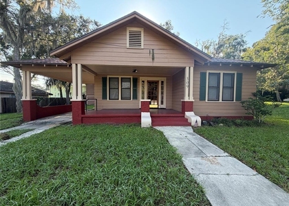 309 Ne Sanchez Avenue - Photo 1