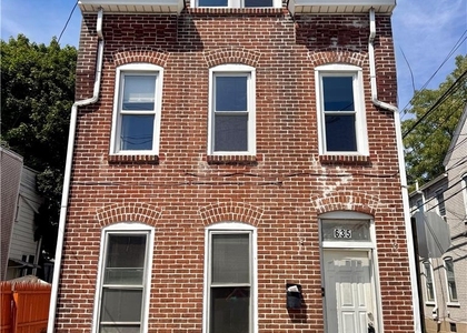 635 W Green Street - Photo 1