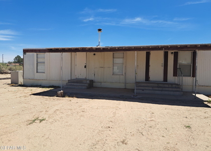905 Ne Camp Street - Photo 1
