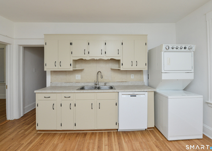 390 Clinton Street - Photo 1