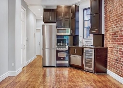 Mott Street - Photo 1
