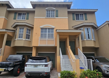 1851 Ne 5th Street - Photo 1
