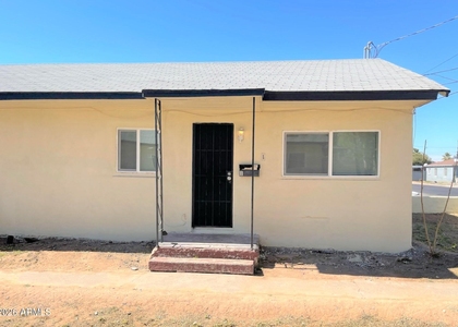 1125 E Devonshire Avenue - Photo 1