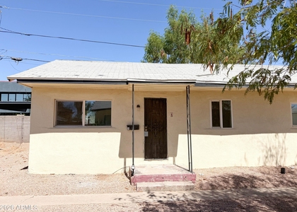 1125 E Devonshire Avenue - Photo 1