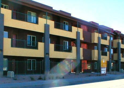 1117 E 8th Street - Photo 1