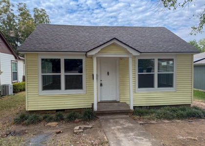 1527 W Gandy Street - Photo 1