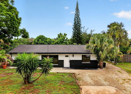 820 Se 13th Street - Photo 1