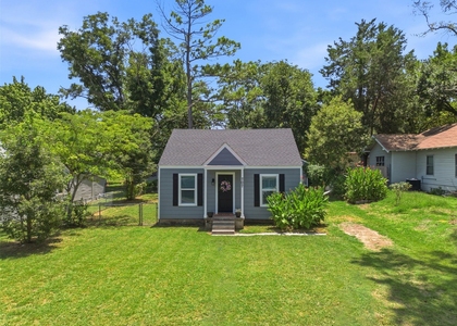 707 W Water Street - Photo 1