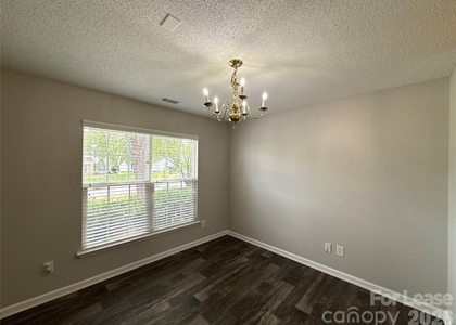 1032 Meadowbrook Lane Sw - Photo 1