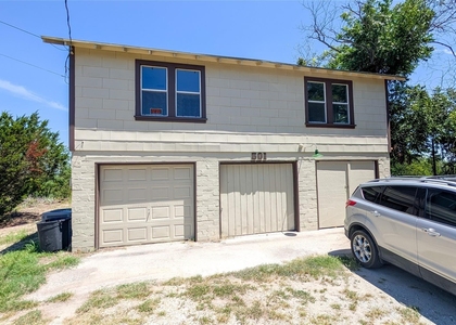 501 E Sixth Street - Photo 1
