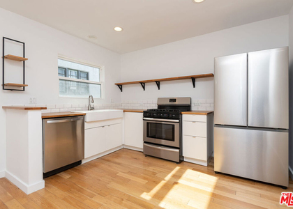 1341 S Burnside Avenue - Photo 1