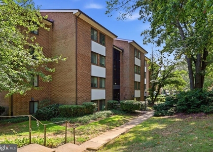 1405 Northgate Square - Photo 1