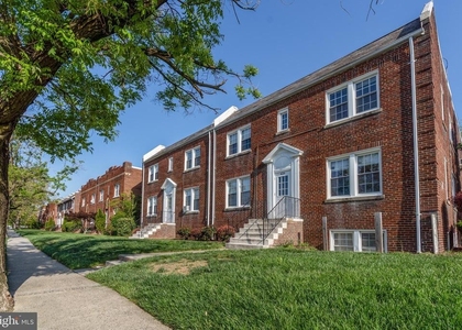 426 E Glendale Avenue - Photo 1