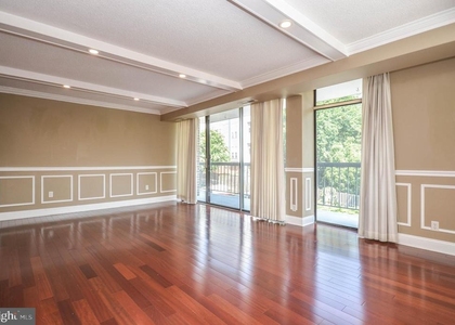1401 N Rhodes Street - Photo 1