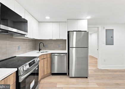3206 W Dauphin Street - Photo 1