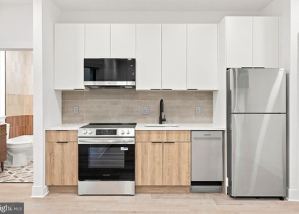 3206 W Dauphin Street - Photo 1
