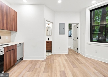 3206 W Dauphin Street - Photo 1