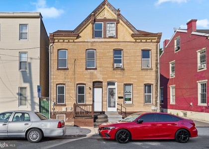 28 Poplar Street - Photo 1
