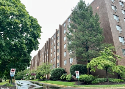 860 Lower Ferry Road - Photo 1