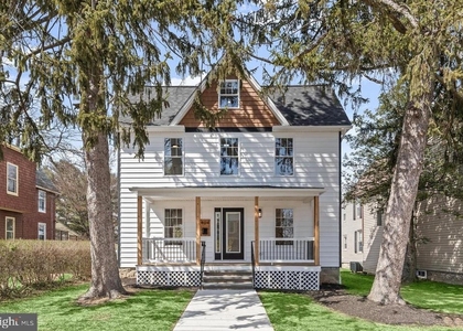 404 Lyman Avenue - Photo 1