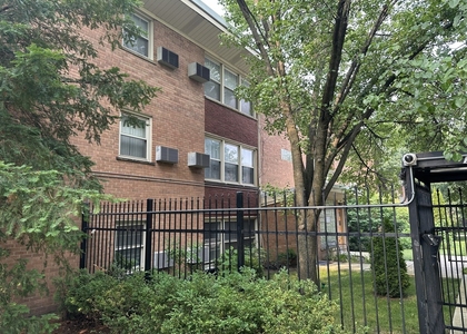 7526 N Ridge Boulevard - Photo 1