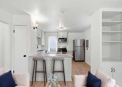 1523 1/2 Bonnie Brae Street - Photo 1