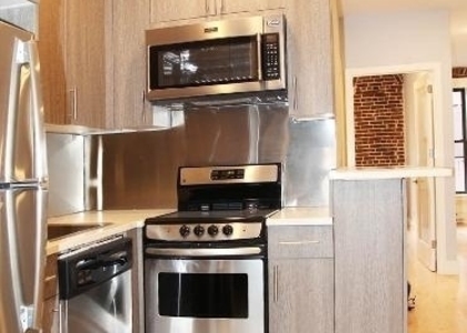 East 52 Street - Photo 1