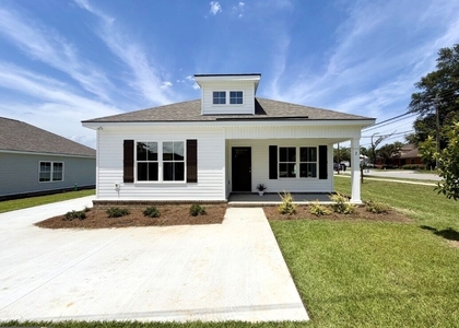 2 N Roundtree Street - Photo 1
