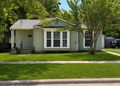 924 W Laurel Street - Photo 1