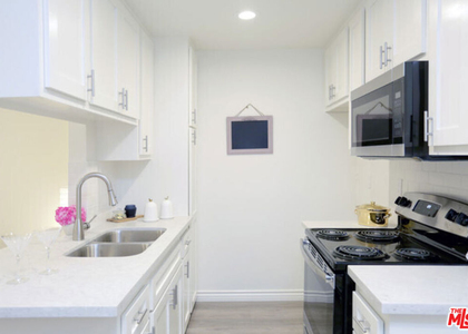 550 S Manhattan Place - Photo 1