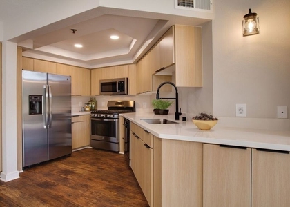 7660 Beverly Boulevard - Photo 1