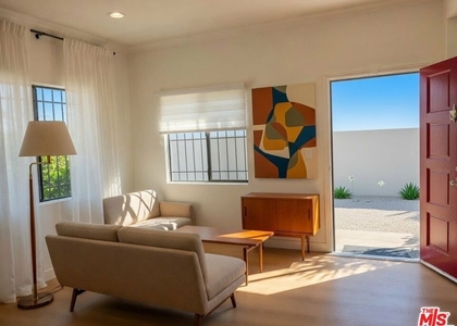 1445 N Mariposa Avenue - Photo 1