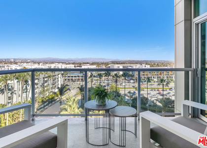 13650 Marina Pointe Drive - Photo 1