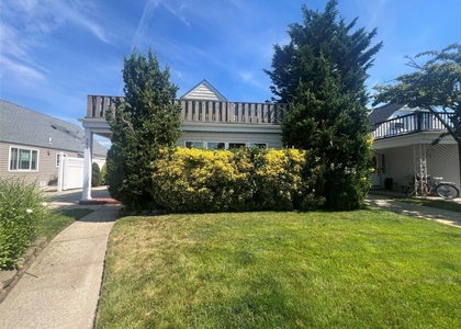 541 E Park Avenue - Photo 1