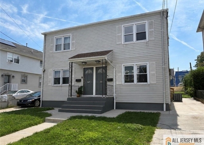 329 Leon Avenue - Photo 1