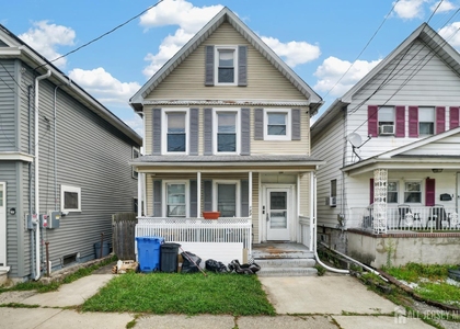 127 S Pine Avenue - Photo 1