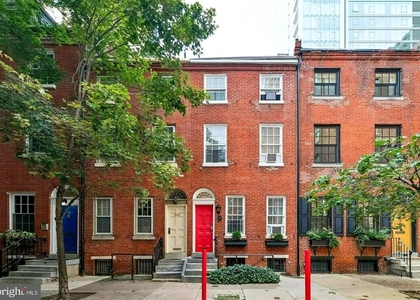 320 S Juniper Street - Photo 1