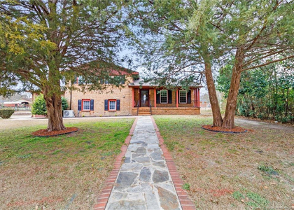 612 Freda Court - Photo 1