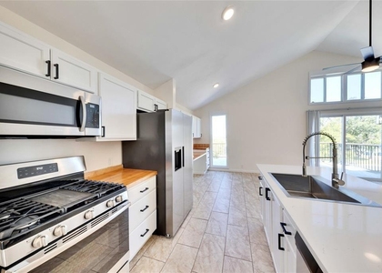 1903 Woodland Ave - Photo 1
